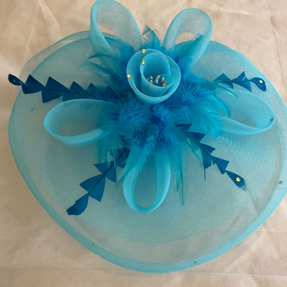 Fascinator hat - Picture 3 of 4